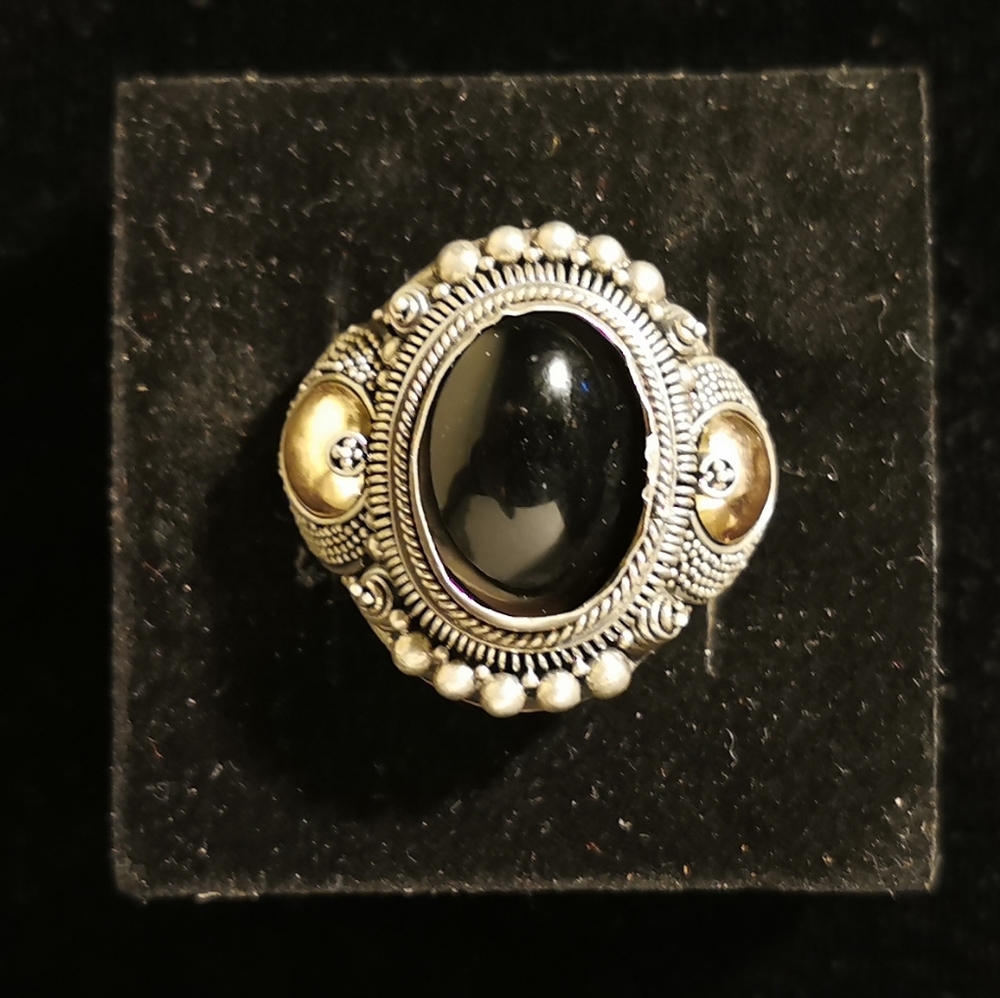 VINTAGE STERLING SILVER RING
